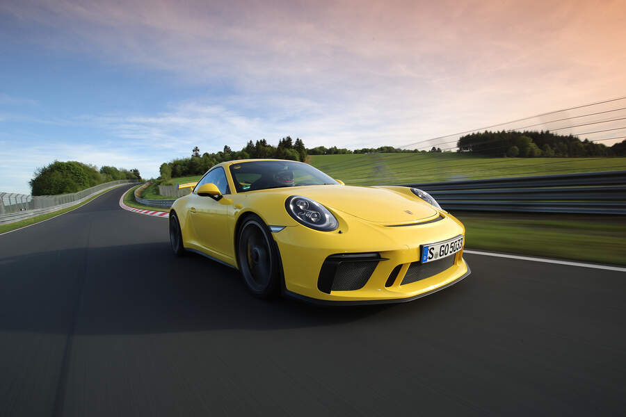 Новый GT3 достигает 53 кг прижимной силы с максимальным шагом до 200 км/ч на задней оси. Первый 991 GT3 достигал 29 кг прижимной силы.