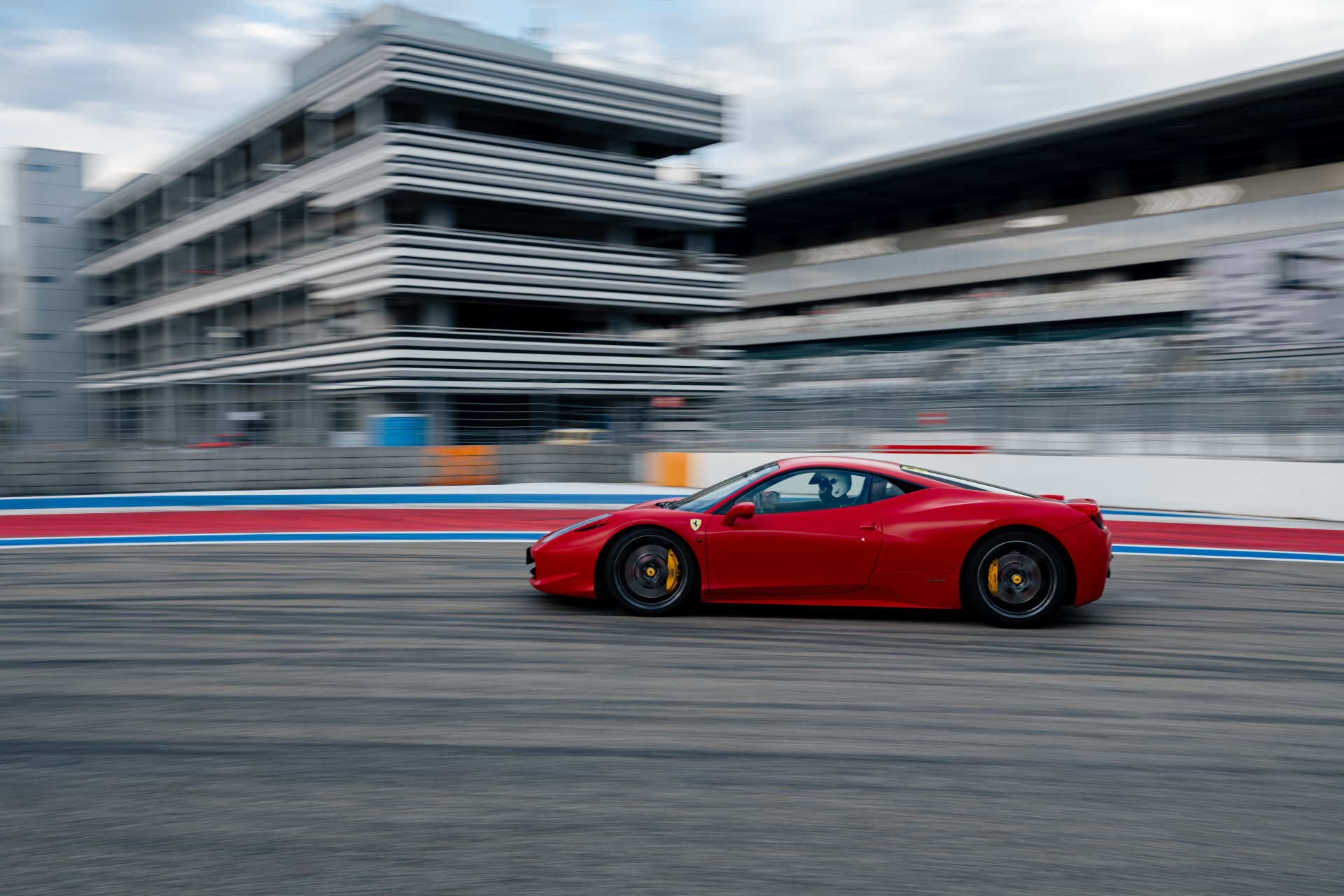 Ferrari: Все Включено!